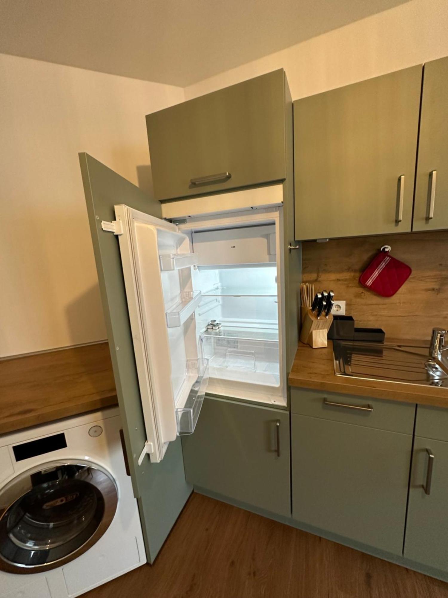 Apartment Living 77 *
