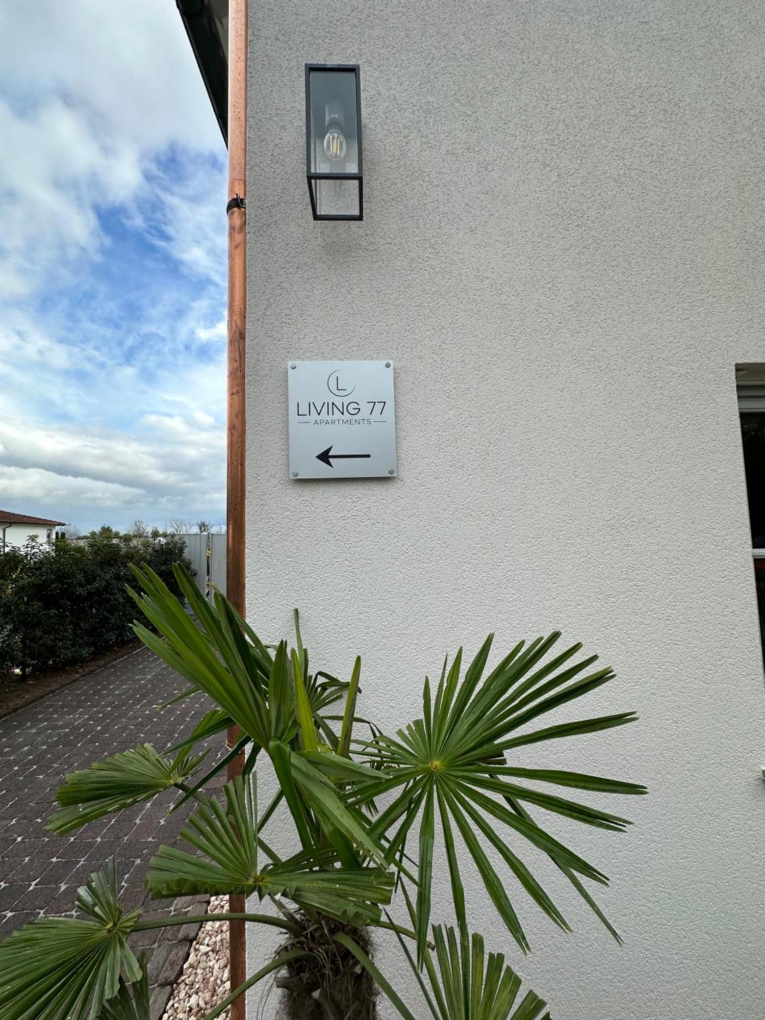 Living 77 Apartment