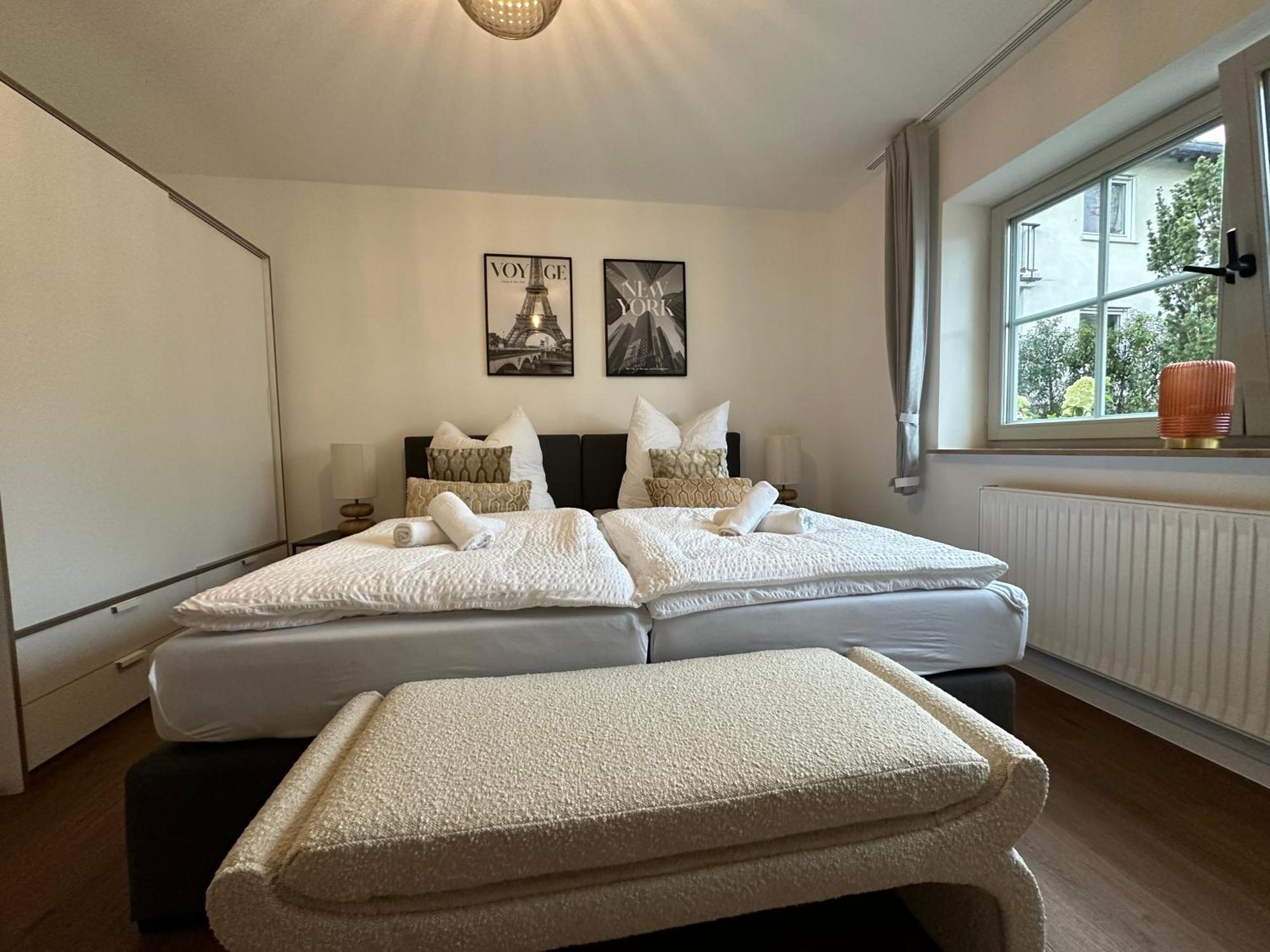 Living 77 Apartment