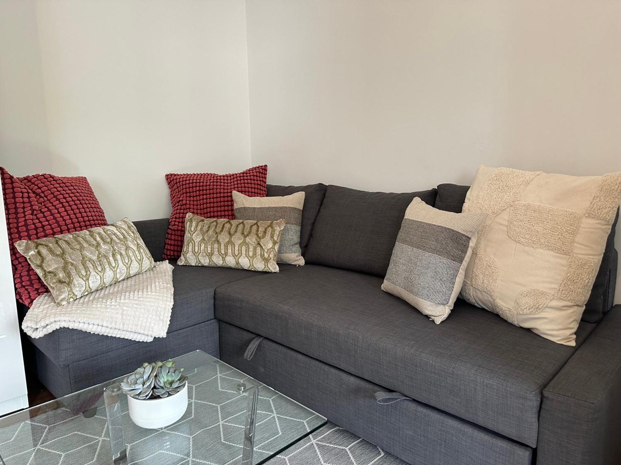 Apartment Living 77 *